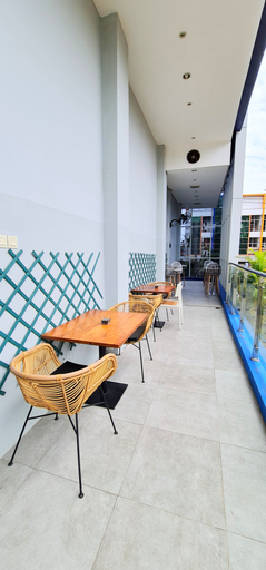 Exterior & Views 22