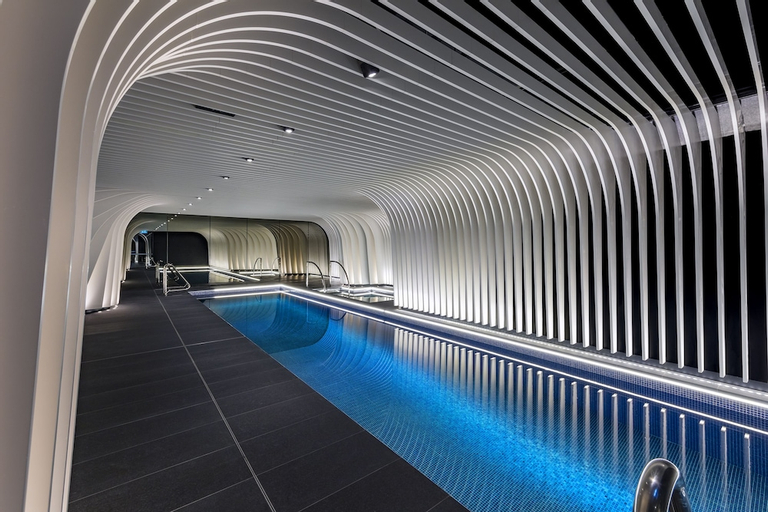 Exterior & Views 28
