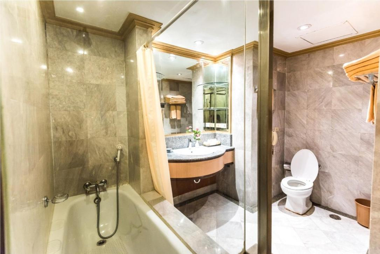 Bathroom 4, Maruay Garden Hotel, Chatuchak