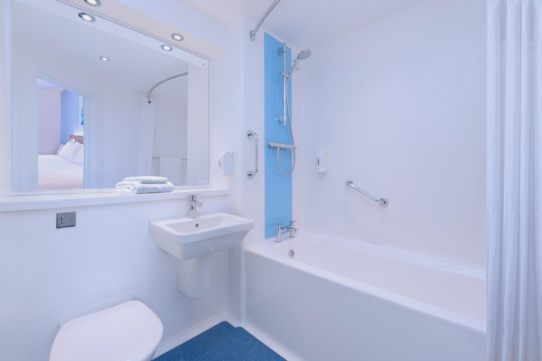 Bathroom 4, Travelodge Derby Cricket Ground, Derby