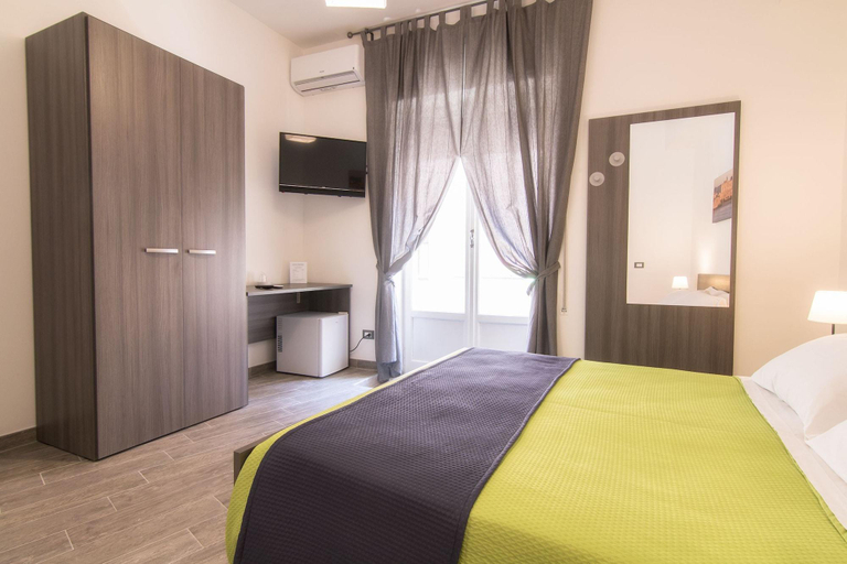 Bedroom 4, Cavour Rooms, Syracuse