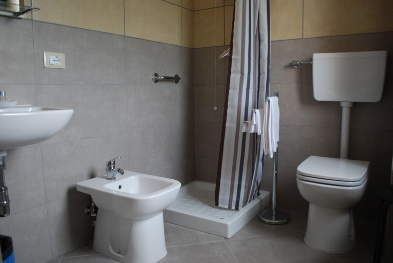 Bathroom 3, B&B Grandangolo, L'Aquila