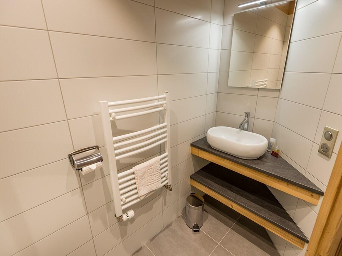 Bathroom 4, Hotel Flor'Alpes, Savoie