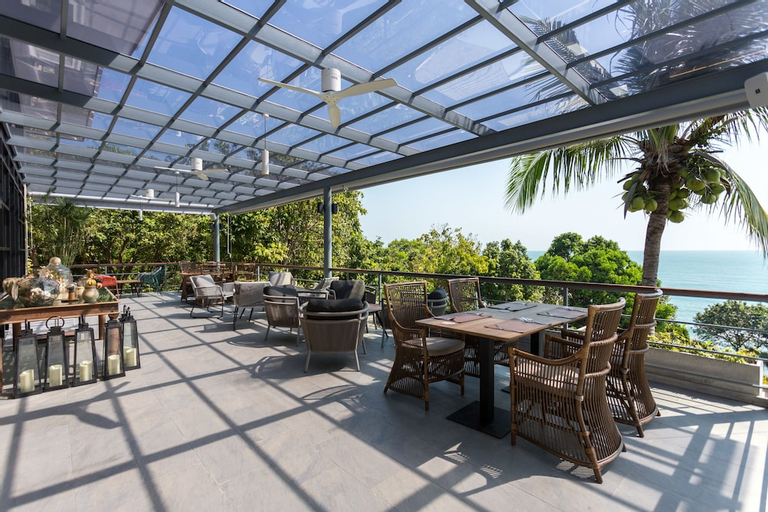 Exterior & Views 15