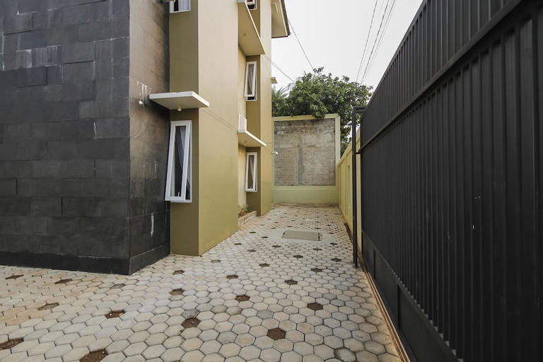 Public Area 3, RedDoorz @ Cilandak Barat, South Jakarta