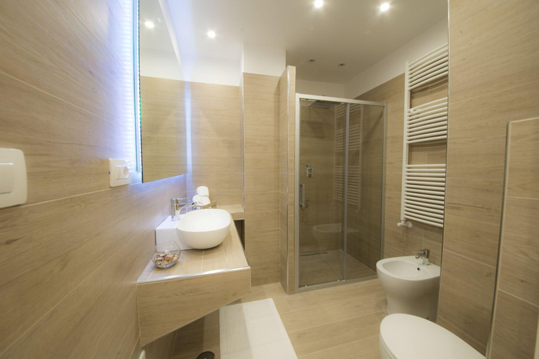 Bathroom 5, B&B Chérie - Centro Di Salerno, Salerno