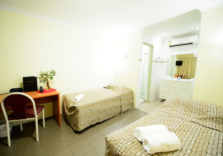 Bedroom 3, Liberty Plains Motor Inn, Auburn