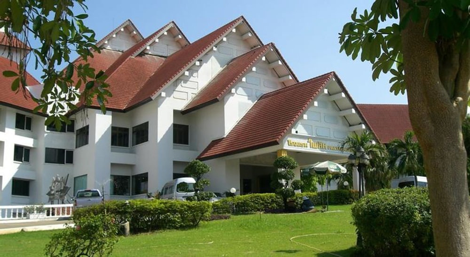 Exterior & Views 18