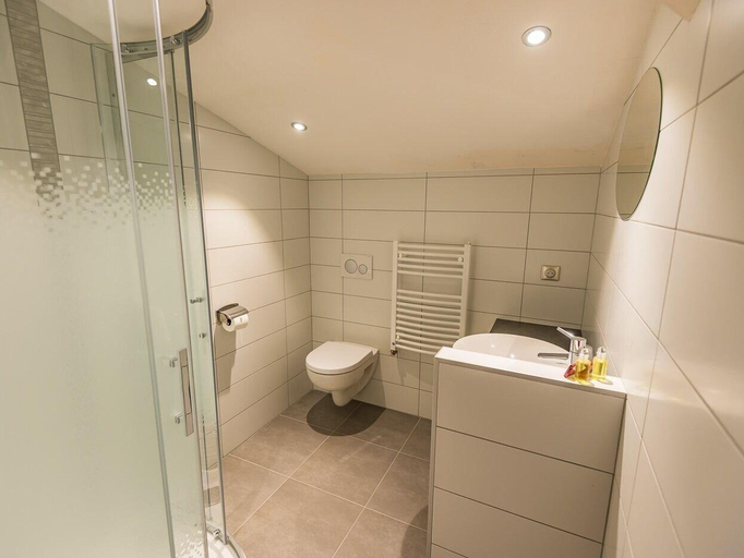 Bathroom 5, Hotel Flor'Alpes, Savoie