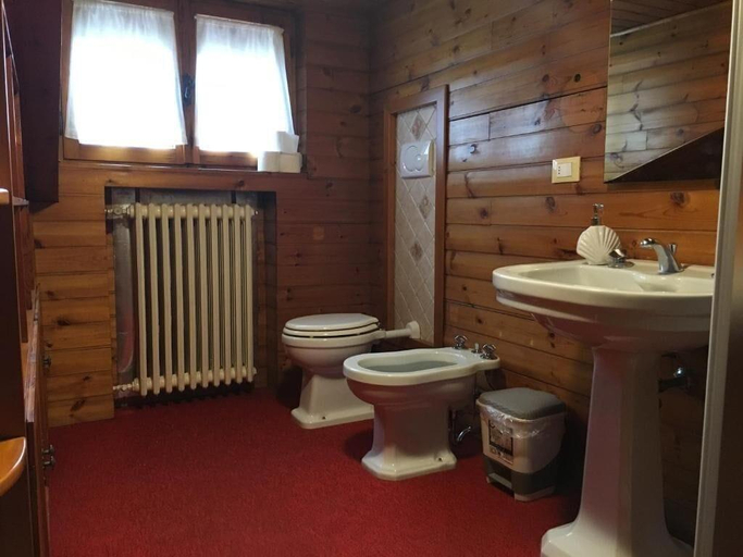 Bathroom 4, Stella De' Tolomei, Ferrara