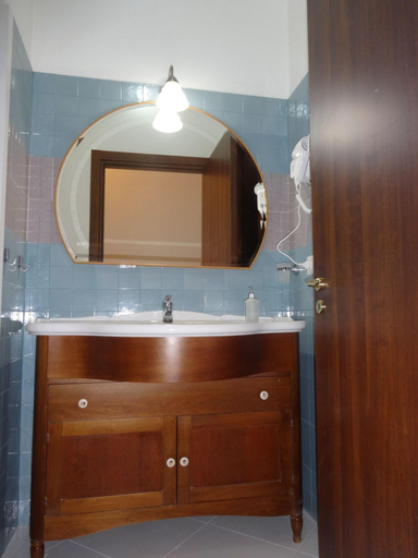 Bathroom 3, Amphitheatrum Gate, Napoli