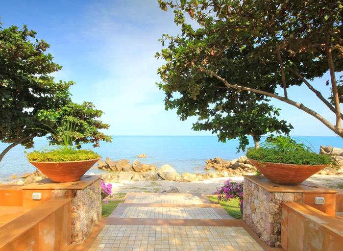 Exterior & Views 20