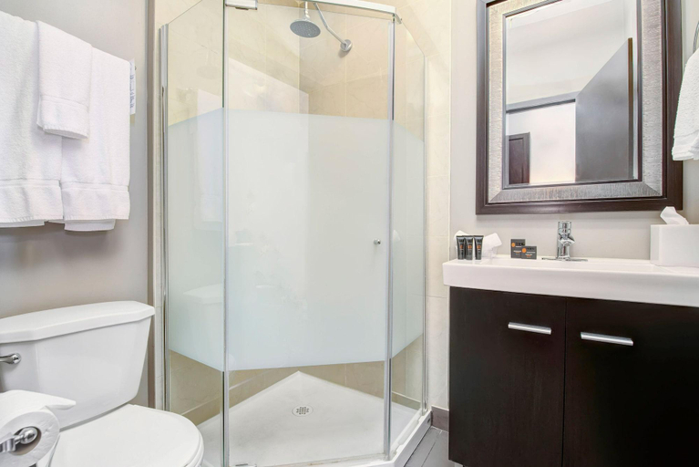 Bathroom 5, Willowdale Hotel Toronto North York, Toronto