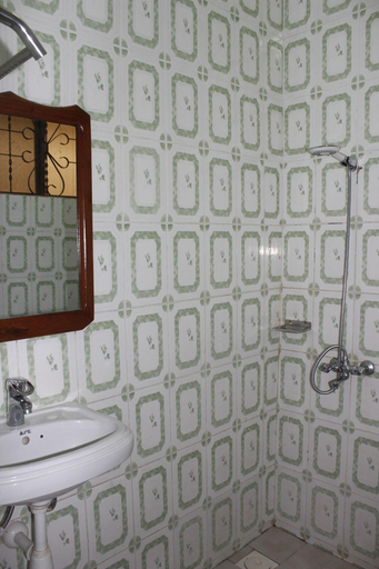 Bathroom 4, Arusha Giraffe Lodge, Arusha Urban