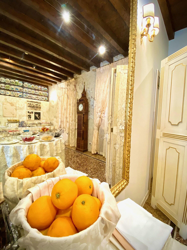 Public Area 3, Albergo Gardesana, Verona