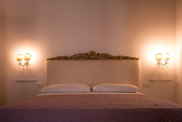 Bedroom 4, Vicolo del Geppone, Lucca