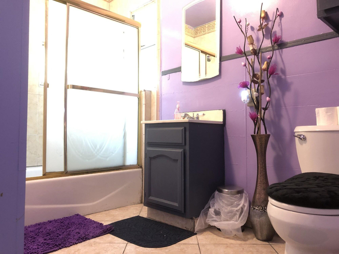 Bathroom 5, Hollywood Budget Guest Rooms, Los Angeles