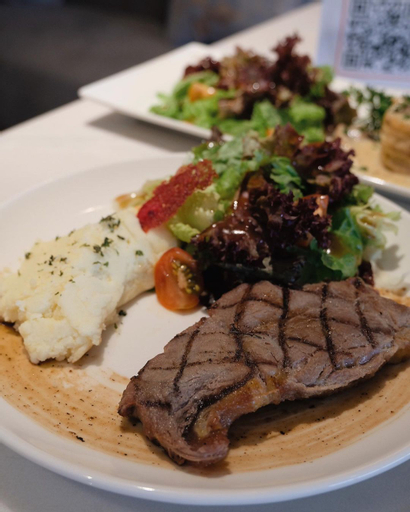 Food & Drinks 7