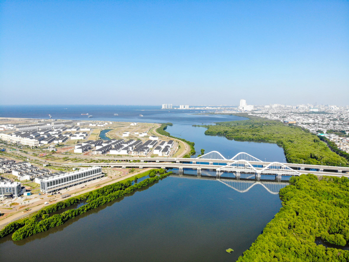 Exterior & Views 19