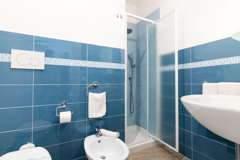 Bathroom 5, Cavour Rooms, Syracuse