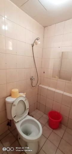 Bathroom, 2BR At Kalibata City Apartement By Deni Property, Jakarta Selatan
