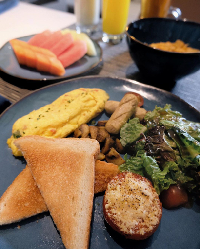 Food & Drinks 9