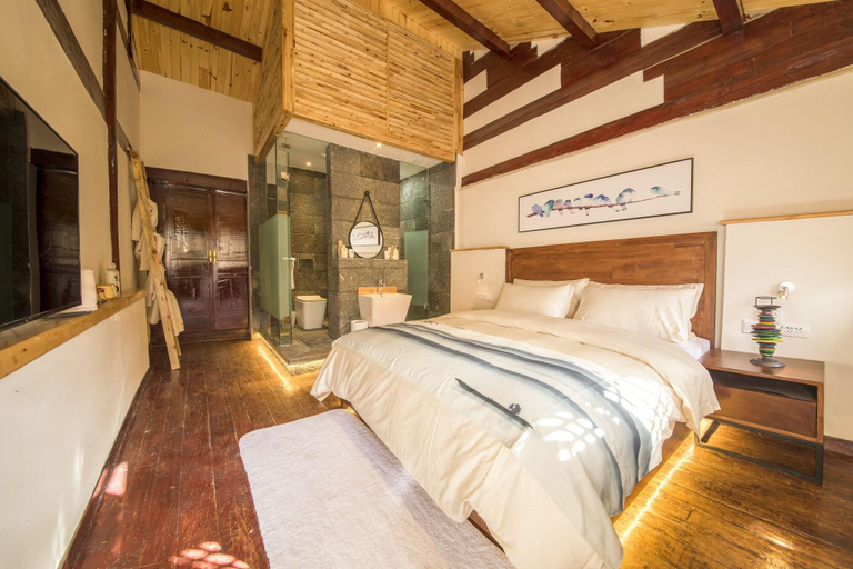 Bedroom 4, TreeGlow · Oxygen  Wood Inn (Dukzong Prayer Wheel), Dêqên Tibetan