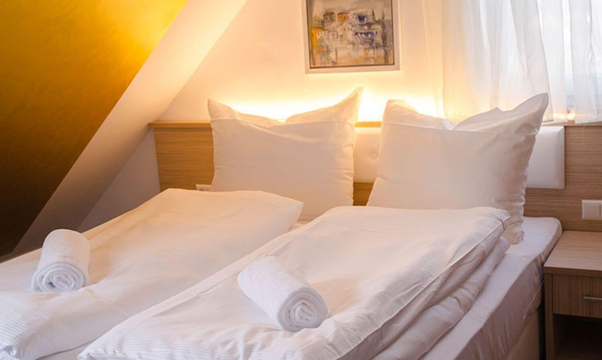 Bedroom 5, Alpha & Omega Hotel Stuttgart - air-conditioned, Stuttgart