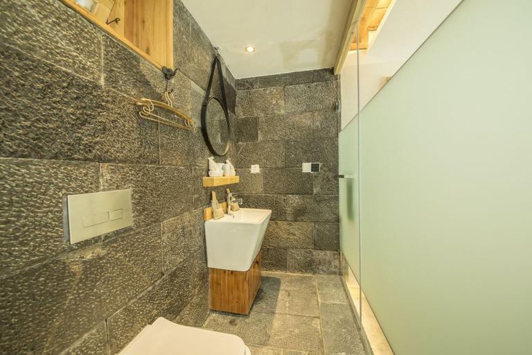 Bathroom 5, Tree Space(Dukezong Ancient Hotel), Dêqên Tibetan