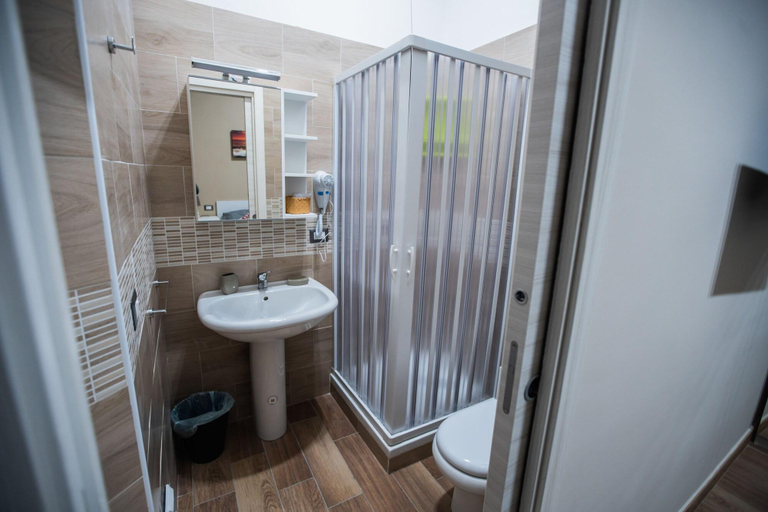 Bathroom 5, Bellorizzonte, Napoli