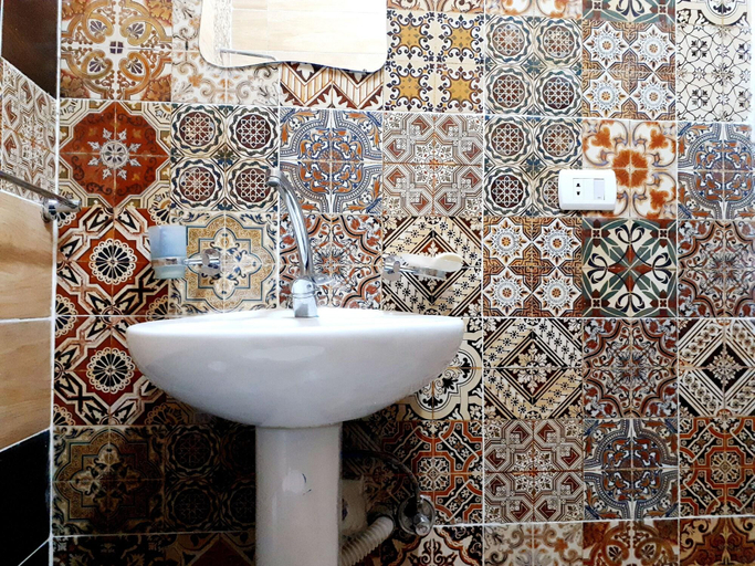 Bathroom 4, Arabian Nights Pyramids Guesthouse, Al-Ahram