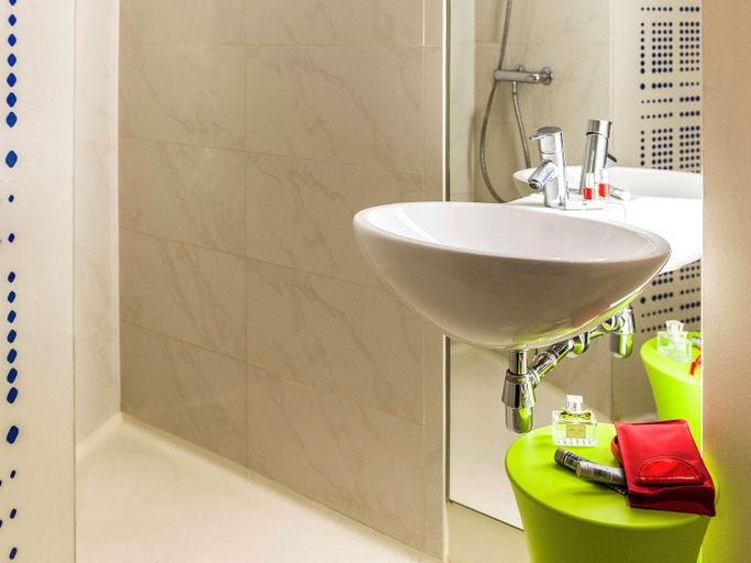 Bathroom 4, ibis Styles Amsterdam Central Station, Amsterdam