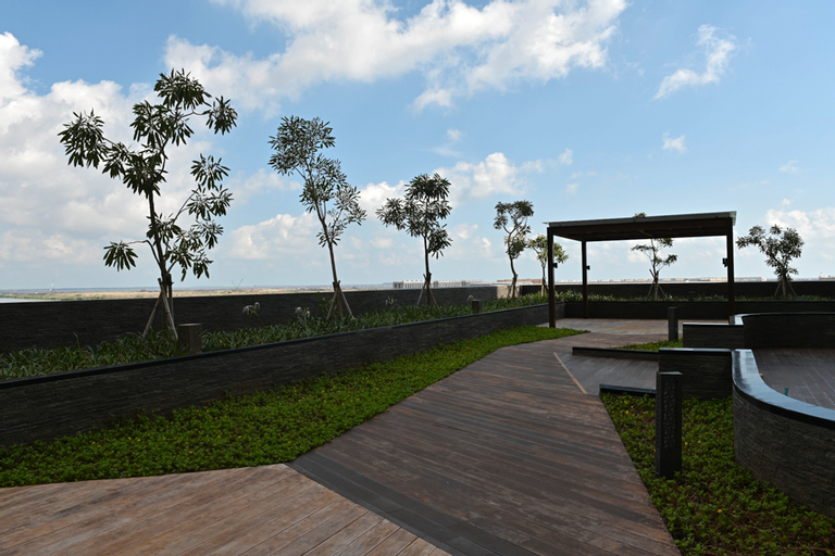 Exterior & Views 14