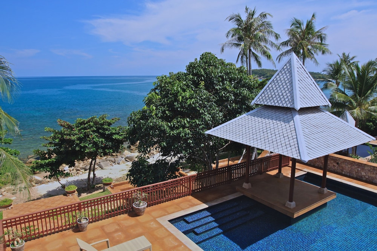 Exterior & Views 17