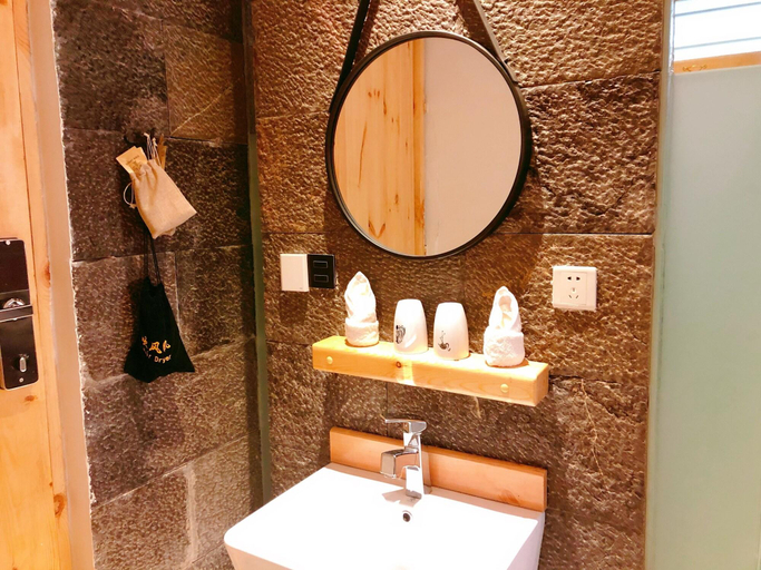 Bathroom 5, TreeGlow · Oxygen  Wood Inn (Dukzong Prayer Wheel), Dêqên Tibetan