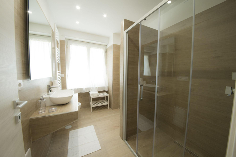 Bathroom 4, B&B Chérie - Centro Di Salerno, Salerno