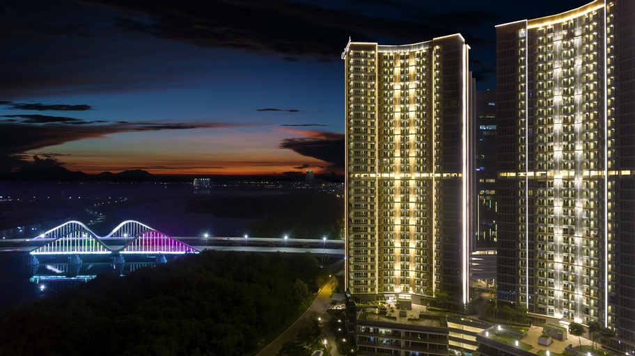 Exterior & Views 25