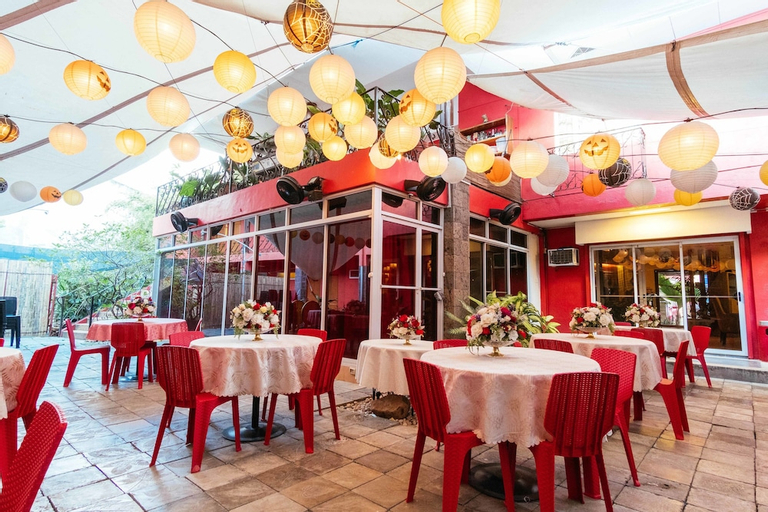 Food & Drinks 5, RedDoorz Plus near Abreeza Mall Davao, Davao City