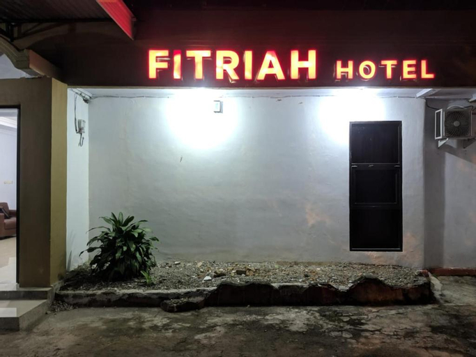 Fitriah Hotel (tutup sementara), Bau-Bau