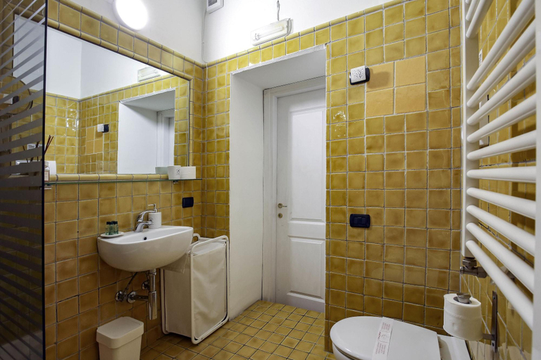 Bathroom 5, Corte Segreta Apartments, Salerno