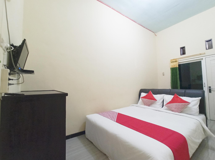 Bedroom, OYO 3298 Bromo Guest House Family, Malang