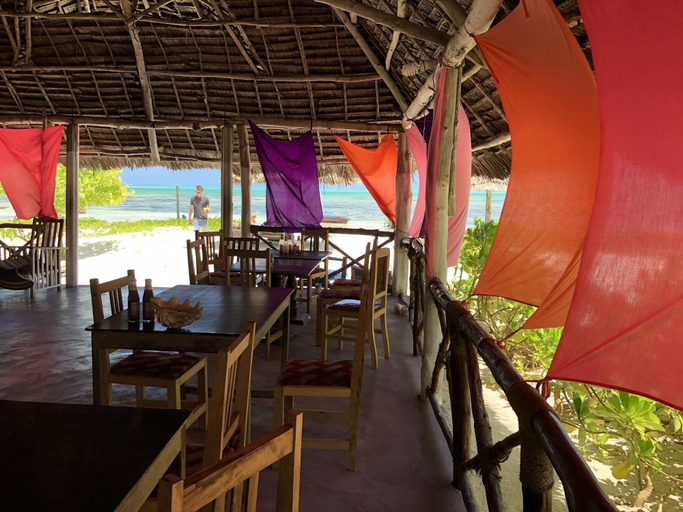 Food & Drinks 4, Blue Earth Beach Bungalows, Kusini