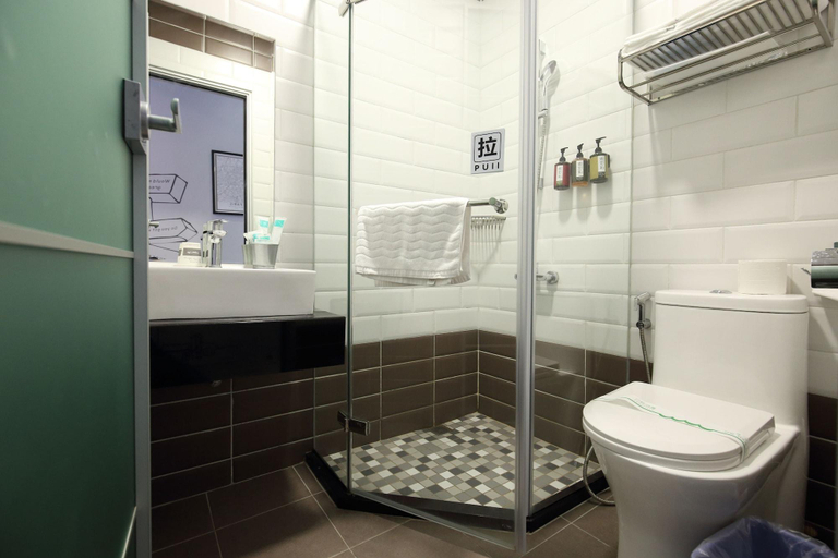 Bathroom 5, Blue Ocean Seaview Elevator Hostel-Dongdamen Night Market, Hualien