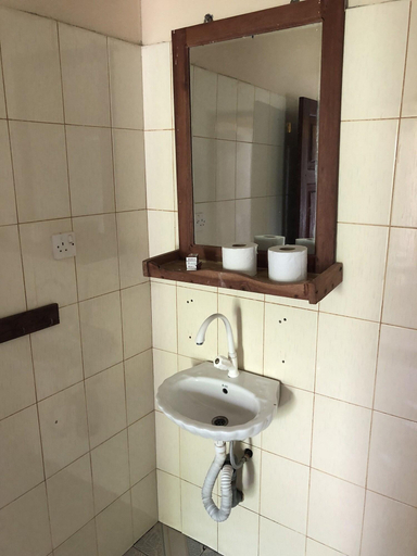 Bathroom 3, Blue Earth Beach Bungalows, Kusini