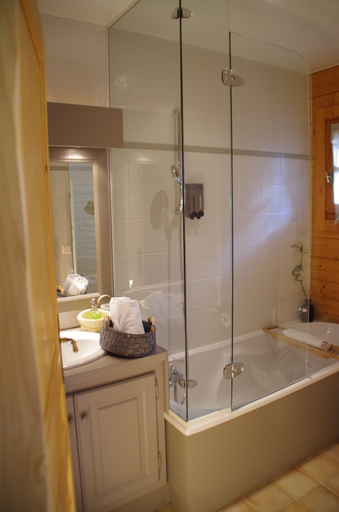 Bathroom 4, Hôtel Restaurant La Ferme de Cupelin, Haute-Savoie