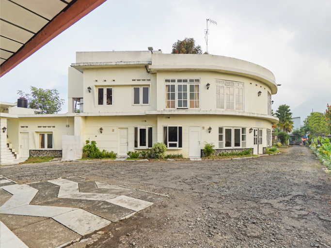 Exterior & Views 1, OYO 90371 Hotel Tawang Argo, Malang