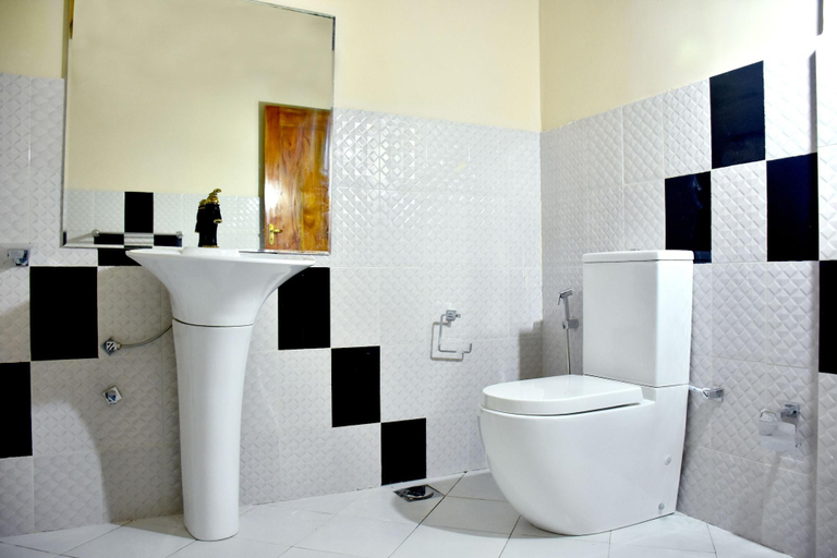 Bathroom 4, Royal Majesty Bungalow, Ambagamuwa