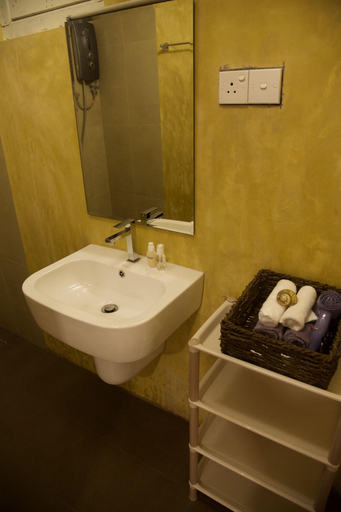 Bathroom 4, Glamour Mirissa, Weligama