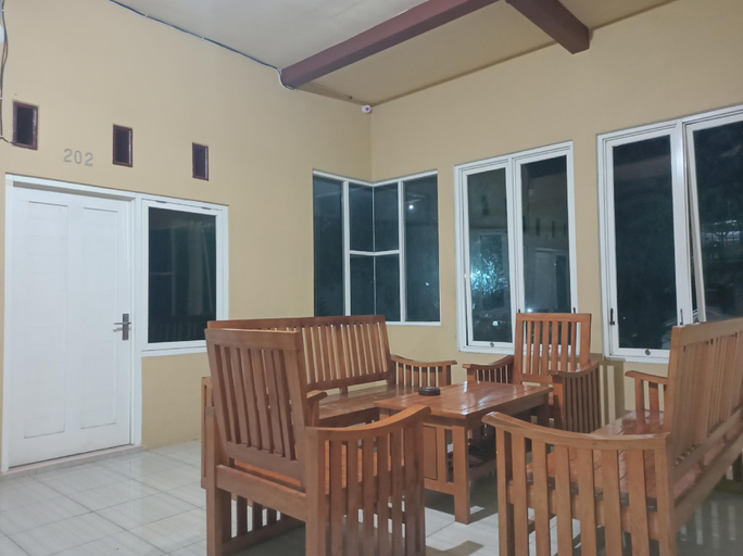 Public Area 3, OYO 3298 Bromo Guest House Family, Malang
