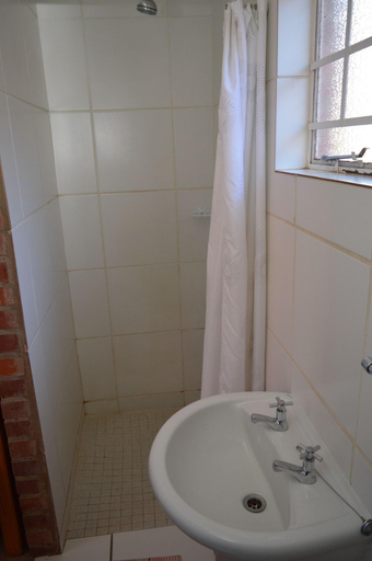 Bathroom, Village Lodge Harrismith, Thabo Mofutsanyane